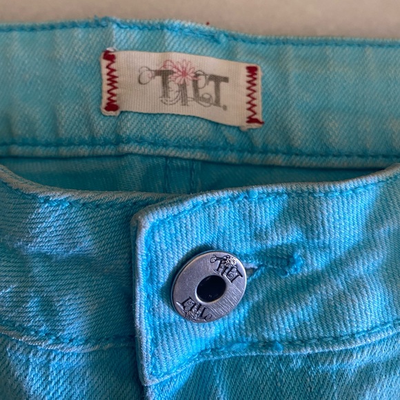 Tilt Jean Shorts - Picture 3 of 7